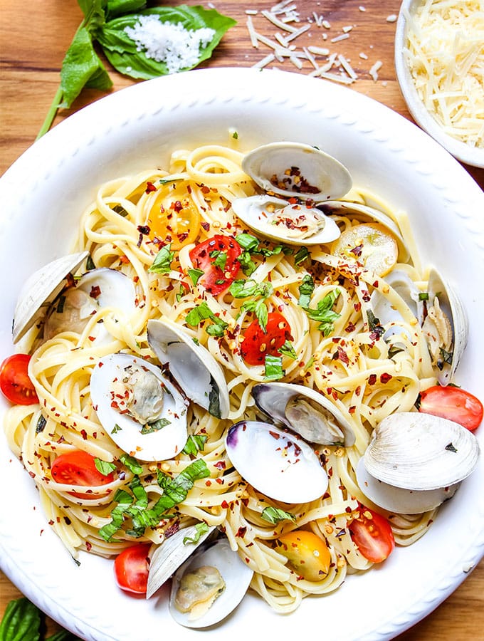 Linguine with Clams and White Wine Sauce