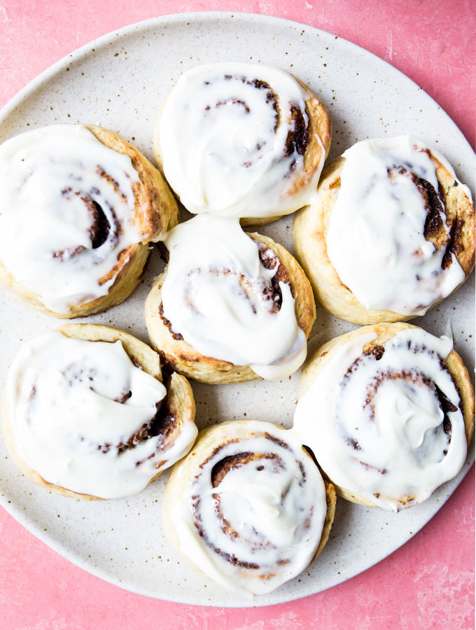 Quick and Easy Cinnamon Rolls (+VIDEO)