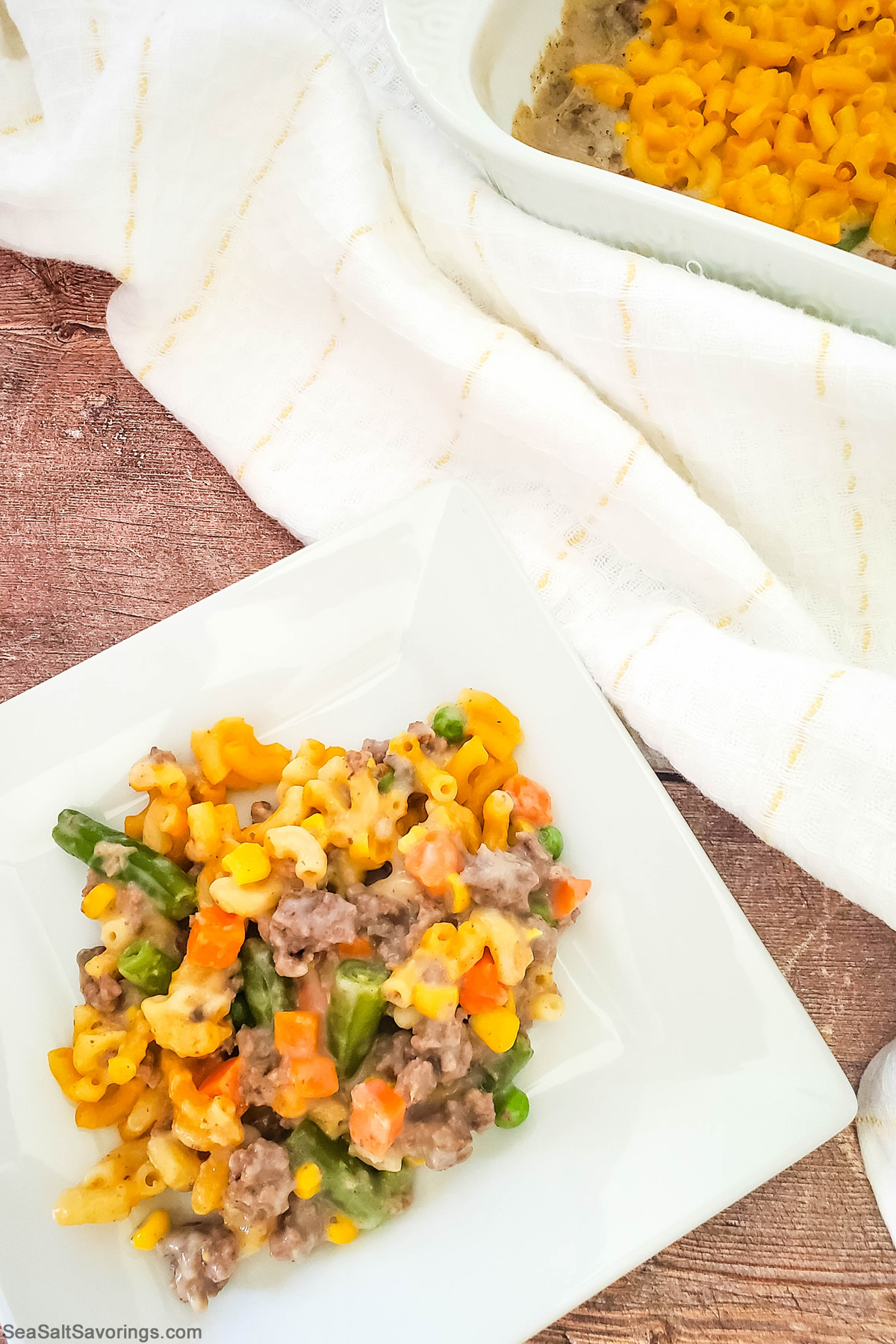 a plate of mac and cheese shepherds pie