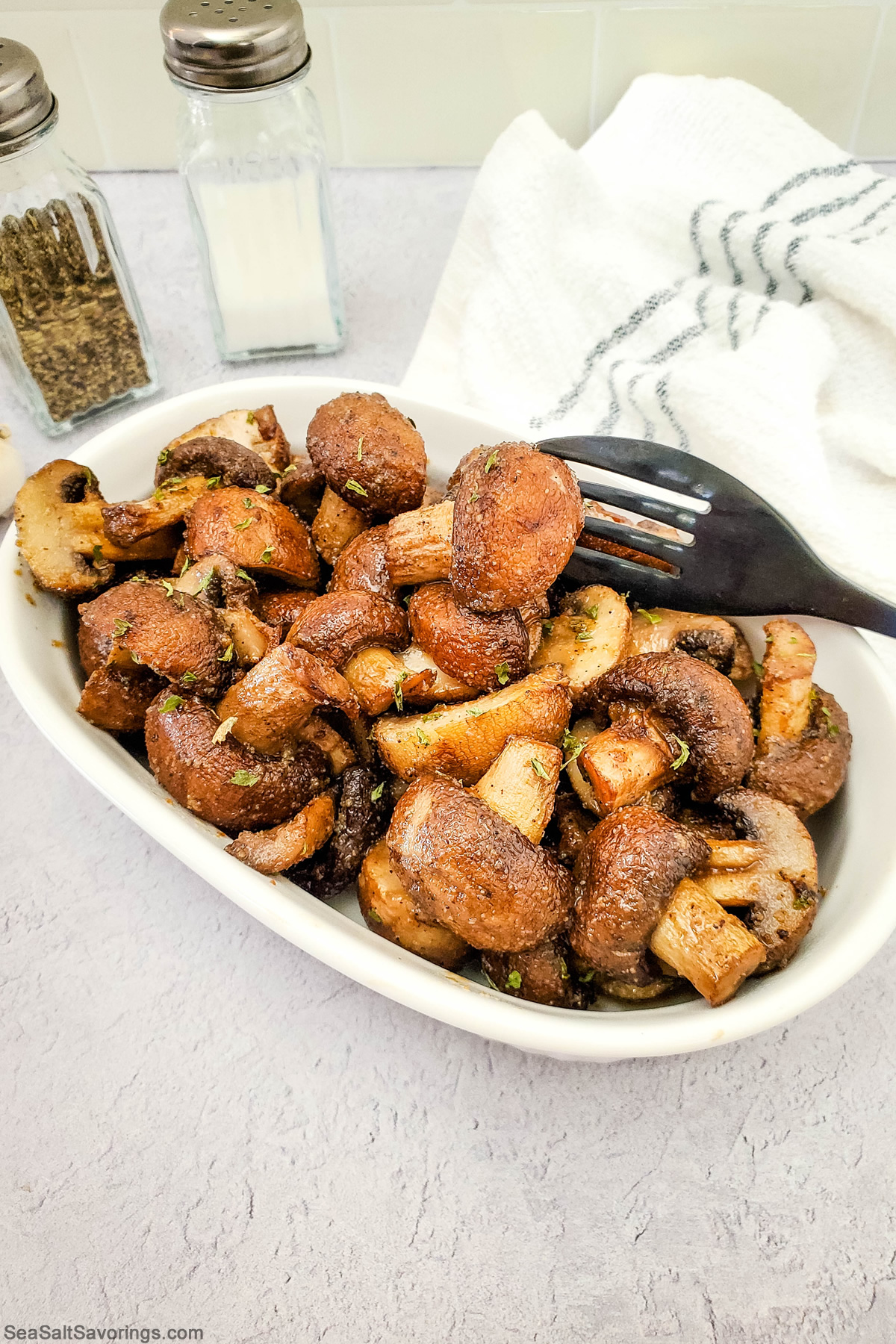 bowl of garlic mushrooms